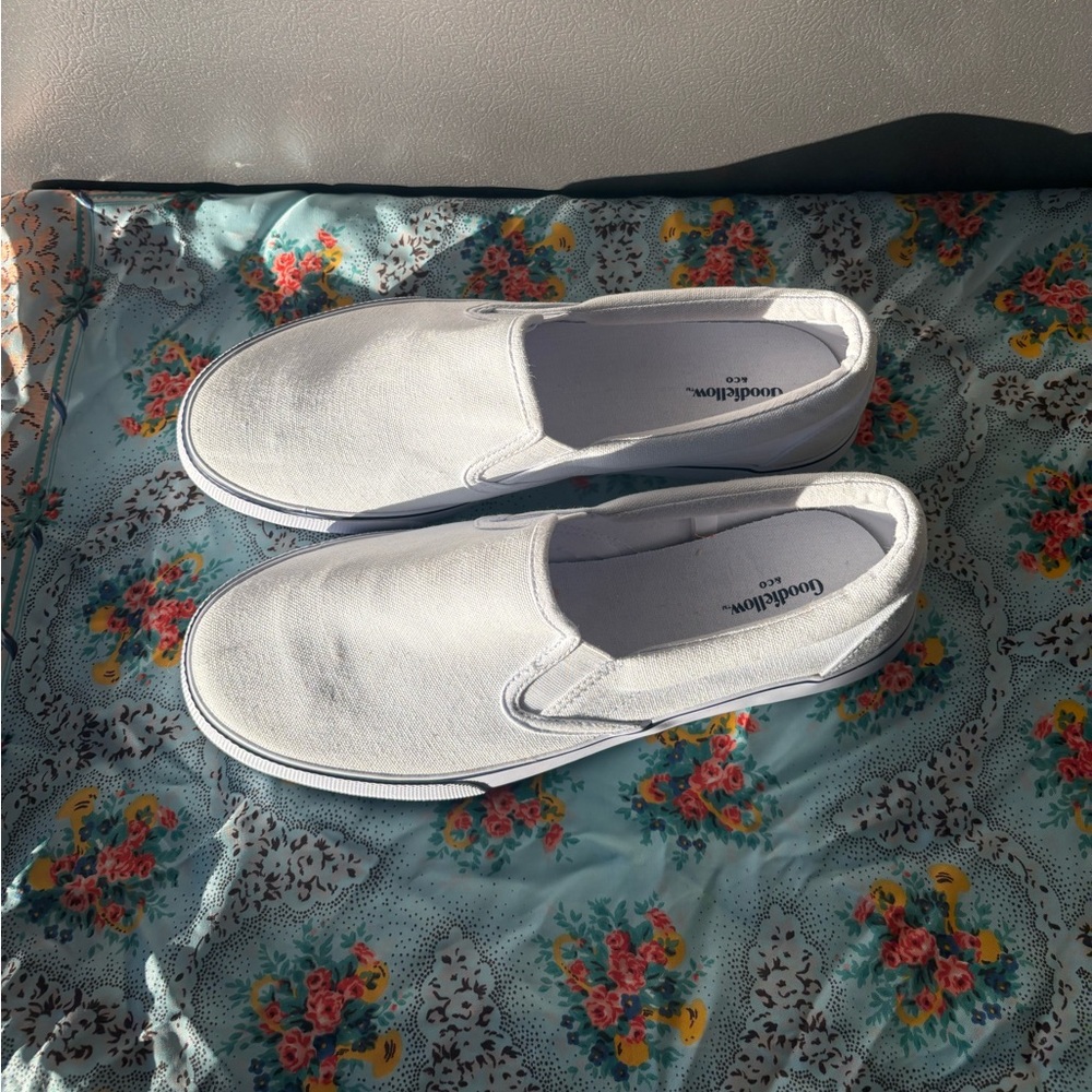 Men’s size 9.5 Brand New Goodfellows Slides